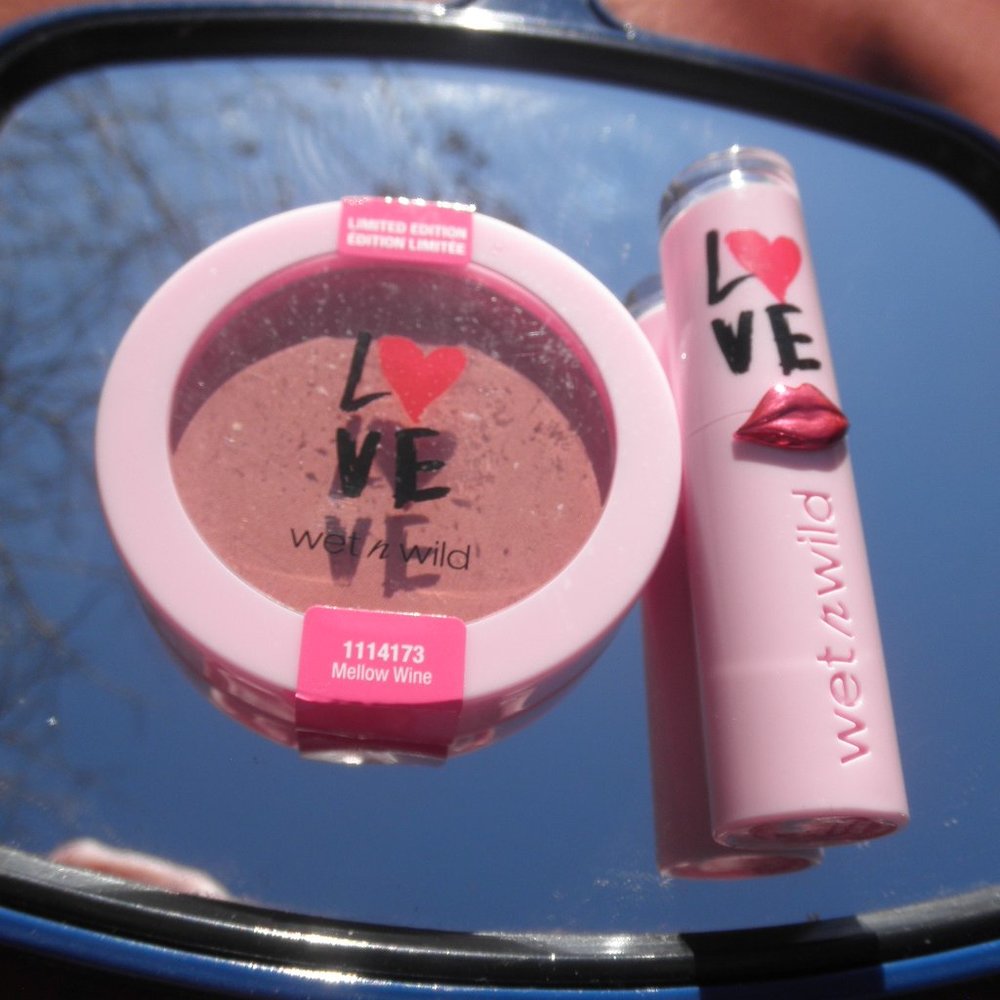 Gift set Lipstick and Blush  By Wet N Wild New